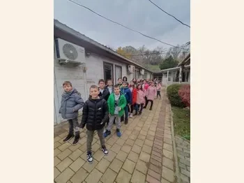 Uchenicite od 4 oddelenie vo poseta na opshtina Gazi Baba 1