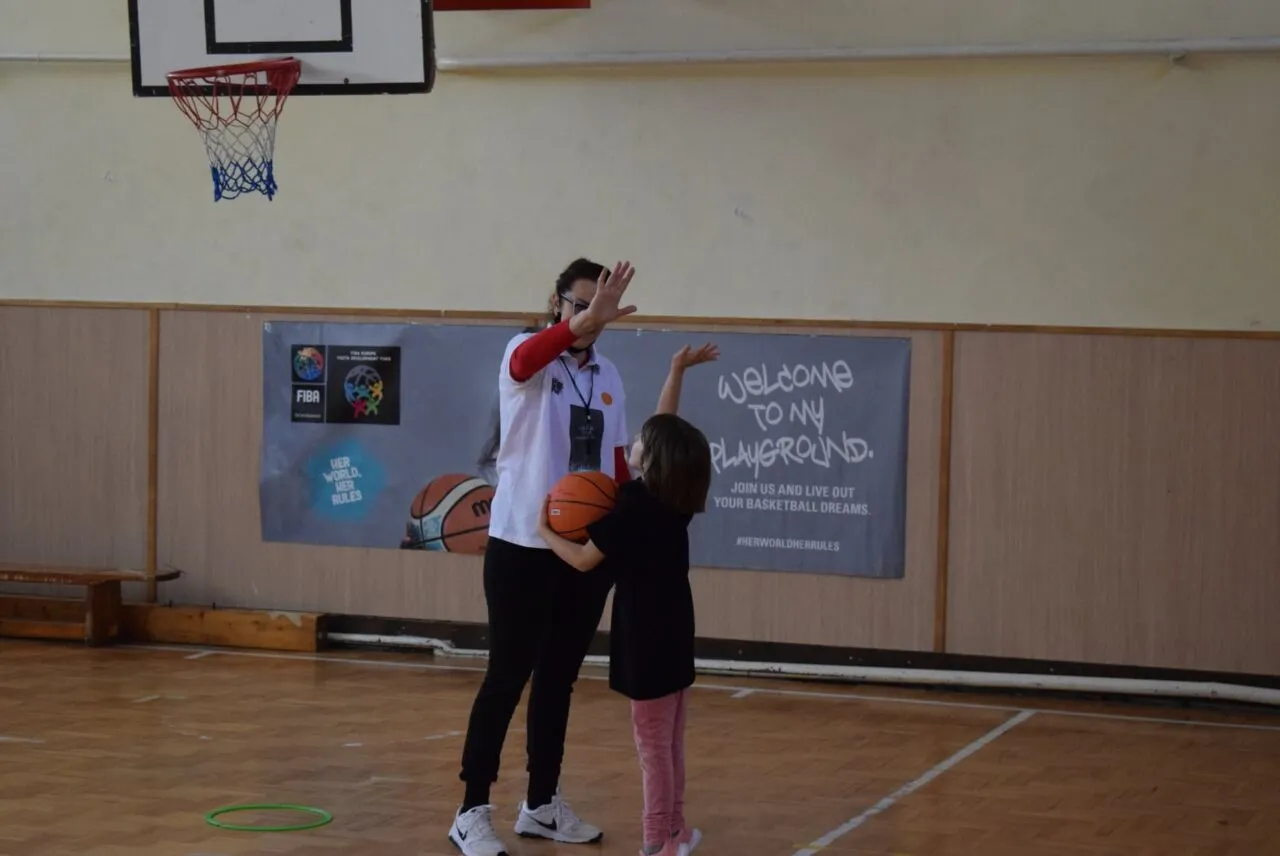 Проект на ФИБА девојчињата ги тренираше Јелена Антиќ