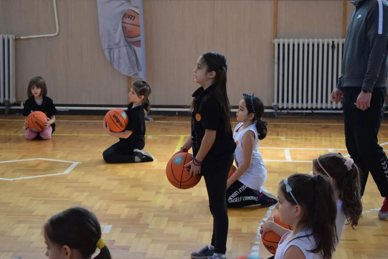 Проект на ФИБА девојчињата ги тренираше Јелена Антиќ