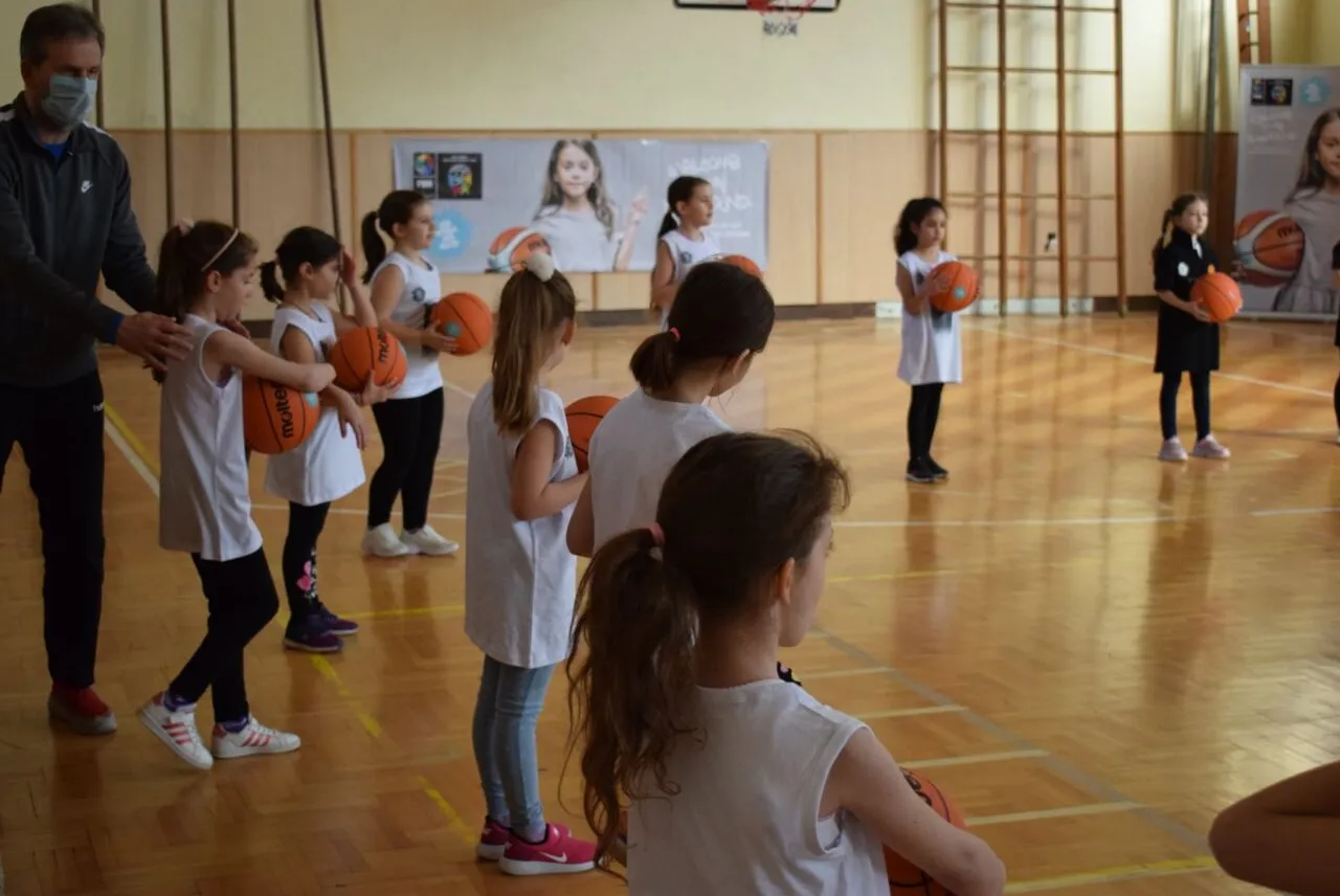 Проект на ФИБА девојчињата ги тренираше Јелена Антиќ
