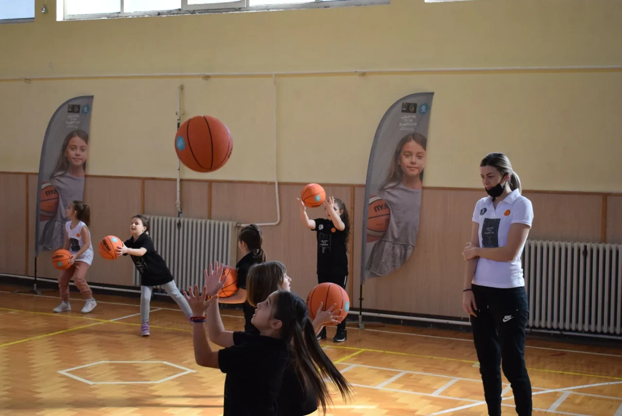 Проект на ФИБА девојчињата ги тренираше Јелена Антиќ